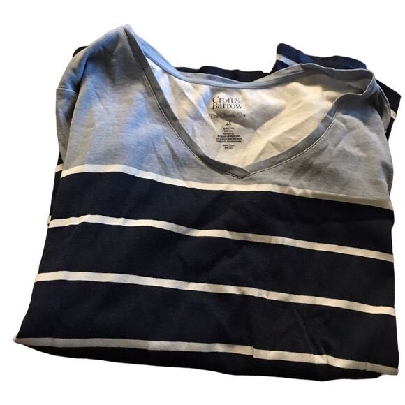 Croft and Barrow size size 2X  v necked top excellent condition - Picture 1 of 2